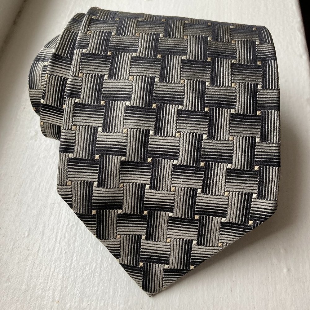 Ermenegildo Zegna Couture Tie. Made in Italy.